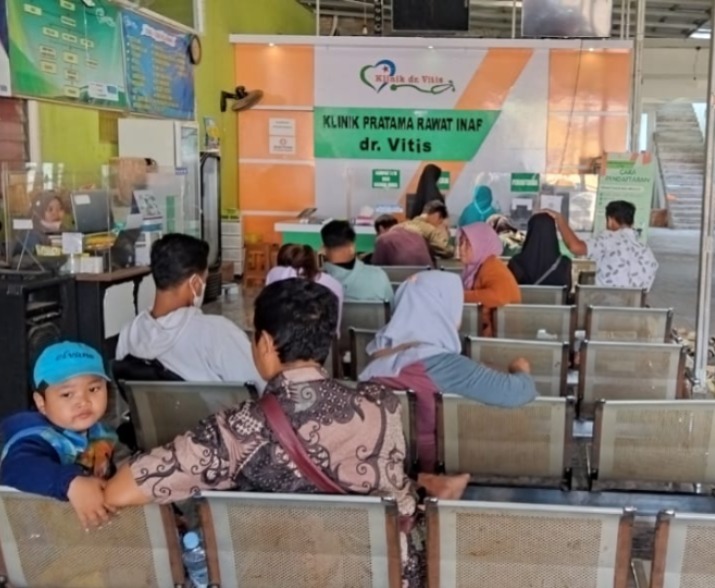 Klinik dr. Vitis, Klinik BPJS Kediri, Klinik 24 Jam Kediri, Klinik BPJS Kediri, Klinik terdekat dari lokasi saya sekarang, klinik buka 24 jam Kediri, cek laboratorium Kediri, Klinik USG Kehamilan Kediri, Klinik rawat inap Kediri, Khitan diKediri, Klinik Pratama Kediri, Klinik Faskes 1 BPJS Kabupaten Kediri, Klinik kesehatan Sembak Grogol Kediri, Klinik rawat inap Kabupaten Kediri, Klinik persalinan 24 jam, tempat bersalin Kabupaten Kediri, Klinik bersalin Kediri, KB Kediri, Pelayanan KB