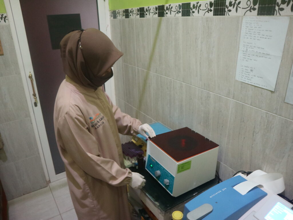 bersalin di Nganjuk, cek laboratorium Kediri, KB Kediri, Khitan diKediri, Klinik 24 Jam Kediri, Klinik bersalin Kediri, Klinik BPJS Kediri, klinik buka 24 jam Kediri, Klinik dr. Vitis, Klinik Faskes 1 BPJS Kabupaten Kediri, Klinik kesehatan Nganjuk, Klinik kesehatan Sembak Grogol Kediri, Klinik persalinan 24 jam, Klinik pratama kediri, Klinik rawat inap Kabupaten Kediri, Klinik rawat inap Kediri, Klinik terdekat dari lokasi saya sekarang, Klinik USG Kehamilan Kediri, Pelayanan KB, persalinan Nganjuk, rawat inap BPJS Kediri, rawat inap Grogol Kediri, tempat bersalin Kabupaten Kediri, UGD di Kediri, lab kesehatan kediri
