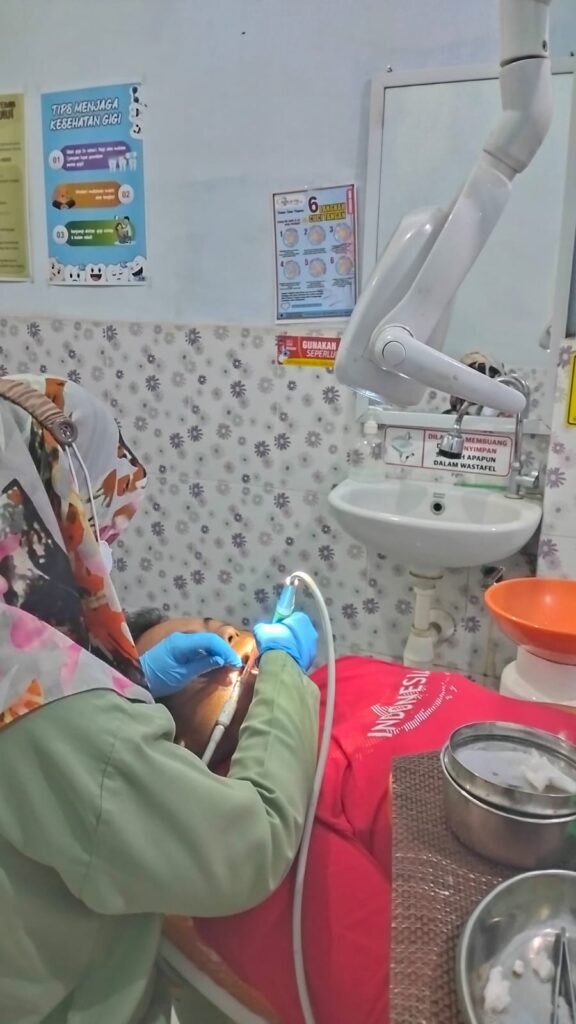 tips menjaga gigi dan mulut kediri, cara merawat gigi di usia lanjut kediri, perawatan gigi lansia kediri, kesehatan gigi dan mulut orang tua kediri, dokter gigi lansia kediri, tips gigi sehat untuk orang tua kediri, menjaga gigi tetap kuat di usia lanjut kediri, cara mencegah sakit gigi lansia kediri, klinik gigi lansia kediri, tips perawatan mulut untuk lansia kediri, kesehatan gigi lansia kediri, cara membersihkan gigi palsu kediri, gigi sehat di usia tua kediri, tips menjaga kesehatan mulut kediri, perawatan gigi orang tua kediri, panduan merawat gigi lansia kediri, cara menjaga gigi agar tidak sakit kediri, tips kebersihan mulut usia lanjut kediri, klinik perawatan gigi lansia kediri, dokter gigi terpercaya kediri