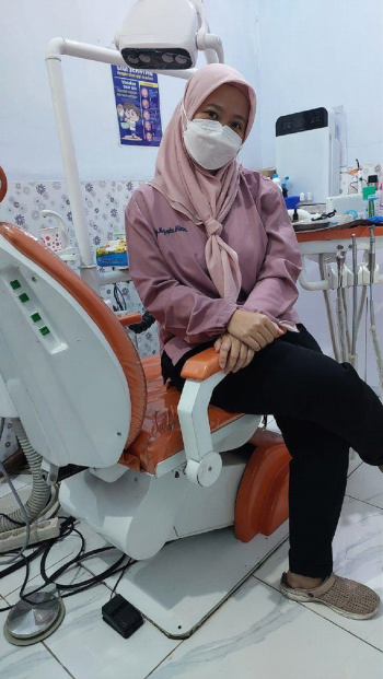 cara membersihkan gigi palsu kediri, cara mencegah sakit gigi lansia kediri, cara menjaga gigi agar tidak sakit kediri, cara merawat gigi di usia lanjut kediri, dokter gigi lansia kediri, dokter gigi terpercaya kediri, gigi sehat di usia tua kediri, kesehatan gigi dan mulut orang tua kediri, kesehatan gigi lansia kediri, klinik gigi lansia kediri, klinik perawatan gigi lansia kediri, menjaga gigi tetap kuat di usia lanjut kediri, panduan merawat gigi lansia kediri, perawatan gigi lansia kediri, perawatan gigi orang tua kediri, tips gigi sehat untuk orang tua kediri, tips kebersihan mulut usia lanjut kediri, tips menjaga gigi dan mulut kediri, tips menjaga kesehatan mulut kediri, tips perawatan mulut untuk lansia kediri