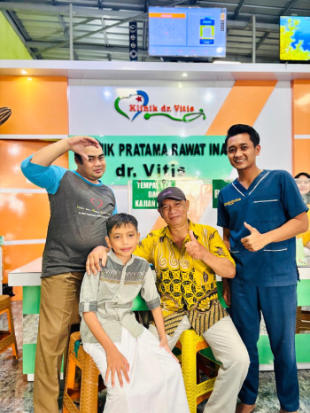 biaya khitan Kediri, dokter sunat anak Kediri, khitan dewasa Kediri, khitan laser Kediri, khitan remaja Kediri, klinik khitan Banyakan, klinik khitan di Kediri, klinik khitan Gampengrejo, klinik khitan Gurah, klinik khitan Kabupaten Kediri, klinik khitan Kandangan, klinik khitan Kediri Kota, klinik khitan Kepung, klinik khitan Kras, klinik khitan Kunjang, klinik khitan Mojo, klinik khitan Ngasem, klinik khitan Papar, klinik khitan Pare, klinik khitan Plosoklaten, klinik khitan Puncu, klinik khitan ramah anak Kediri, klinik khitan Ringinrejo, klinik khitan Semen, klinik khitan Wates, klinik sunat Kediri, layanan khitan Kediri, sunat aman Kediri, sunat cepat pulih Kediri, sunat metode modern Kediri, sunat modern Kediri, sunat tanpa jarum Kediri, tempat sunat terpercaya Kediri